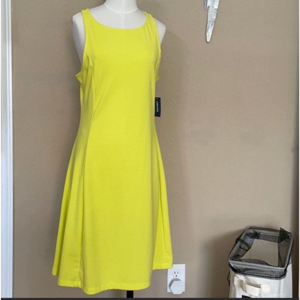 Old Navy Fit and Flare vibrant yellow size Large NWT